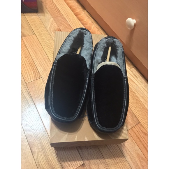 Men’s size 7M Velvet indoor/outdoor black slipper - Picture 4 of 5